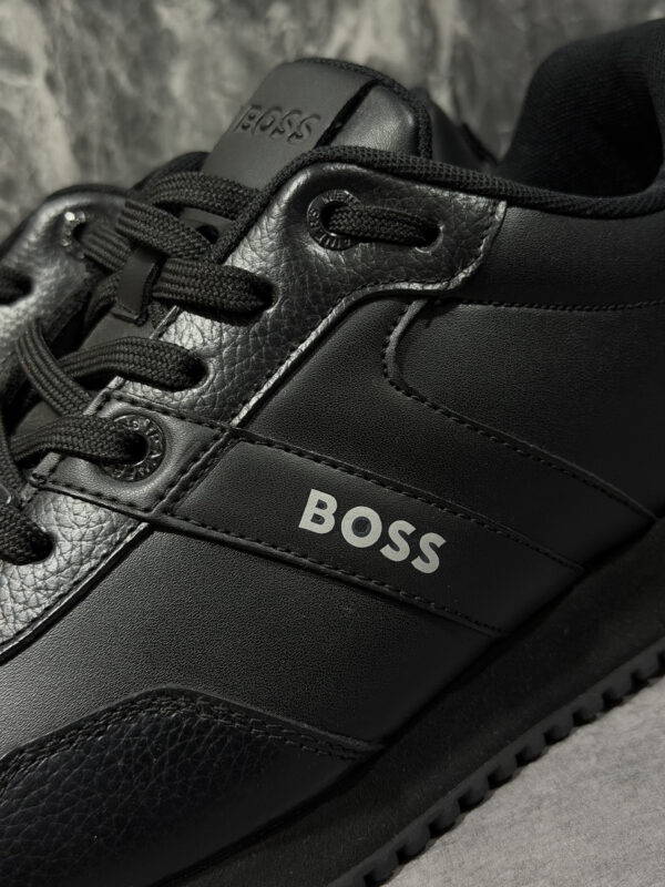 Boss Black & White