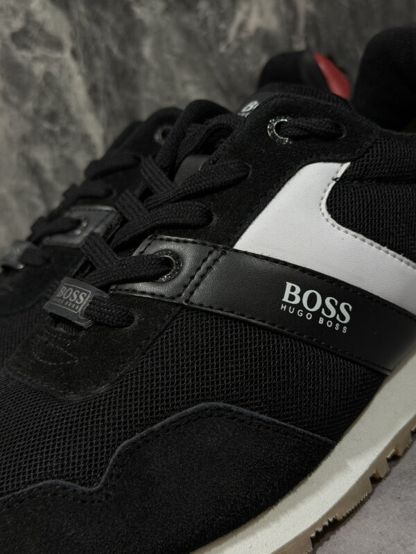 Boss negra y roja