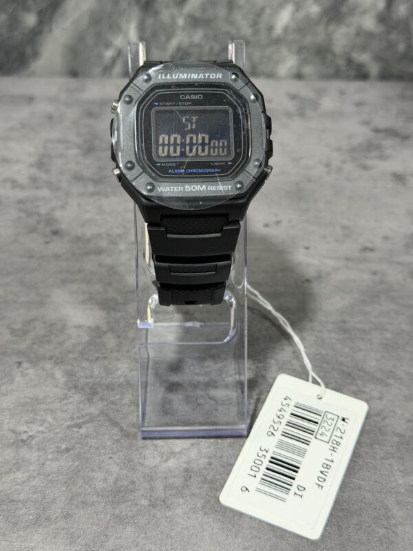 Casio Iluminator: Reloj Práctico y Resistente