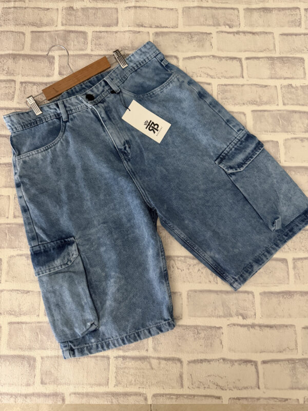 Bermuda tipo Cargo jeans