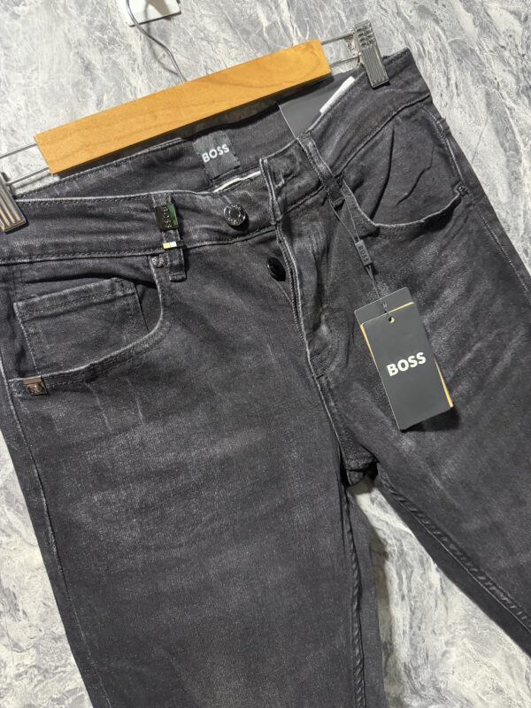 Jean Hugo Boss - Elegancia y Comodidad