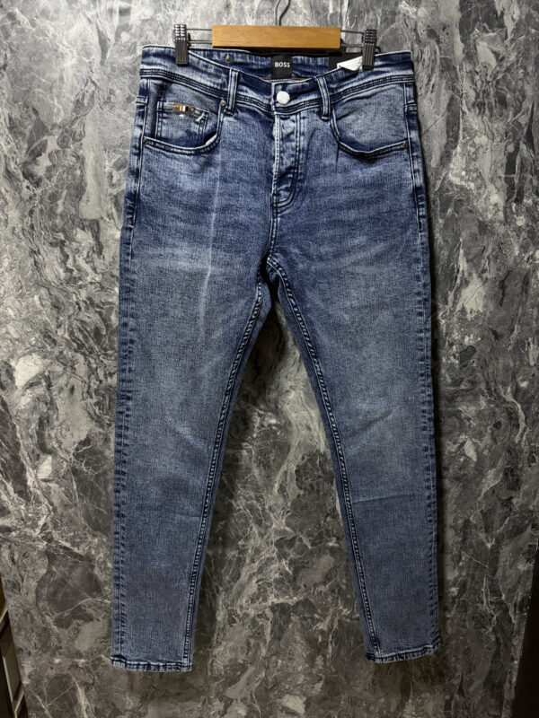 Jean Hugo Boss - Elegancia y Comodidad
