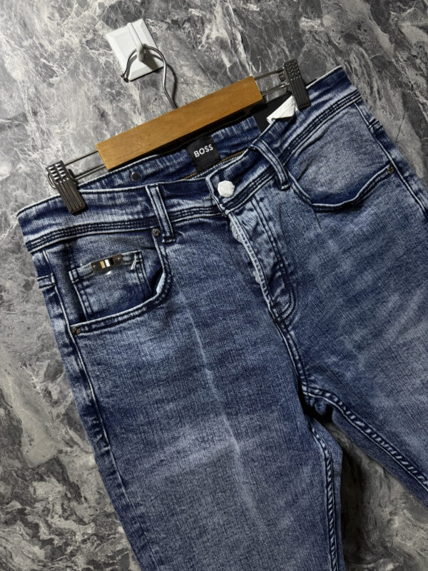 Jean Hugo Boss - Elegancia y Comodidad