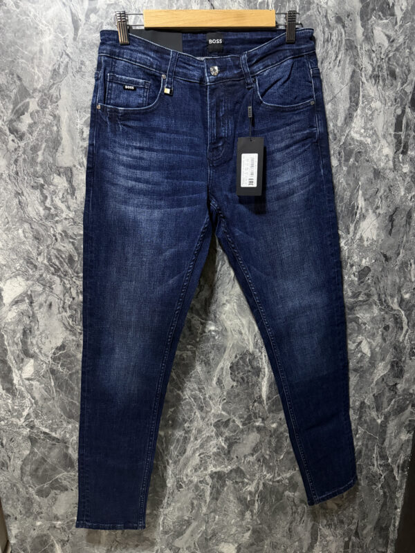 Jean Hugo Boss - Elegancia y Comodidad