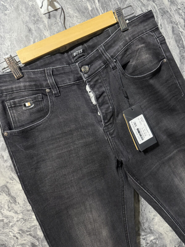 Jean Hugo Boss - Elegancia y Comodidad