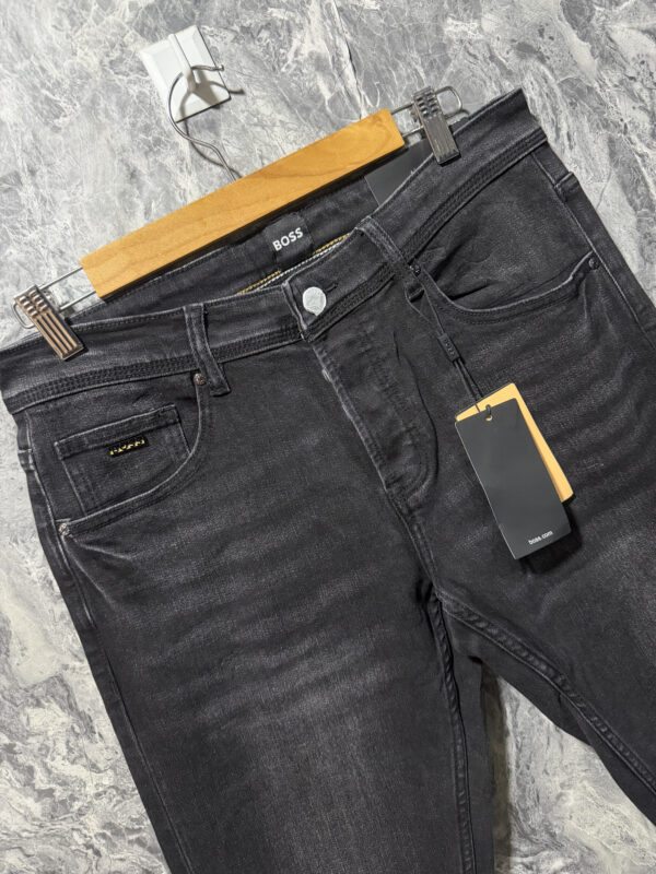 Jean Hugo Boss - Elegancia y Comodidad