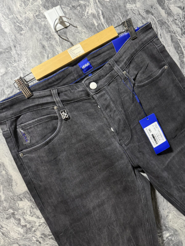 Jean Hugo Boss - Elegancia y Comodidad