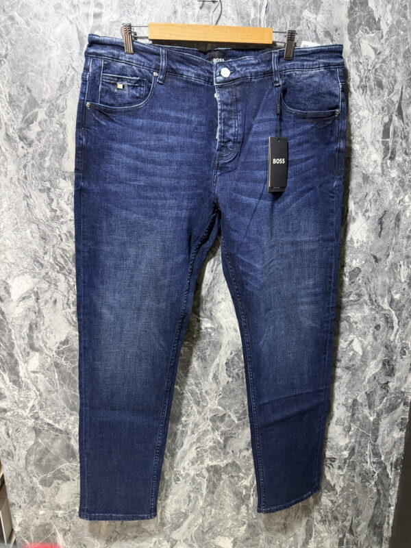 Jean Hugo Boss - Elegancia y Comodidad