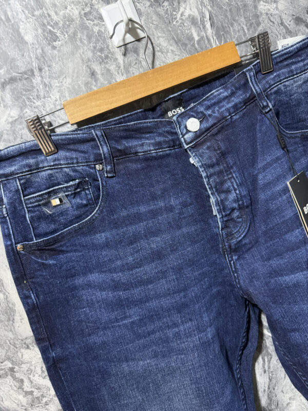 Jean Hugo Boss - Elegancia y Comodidad