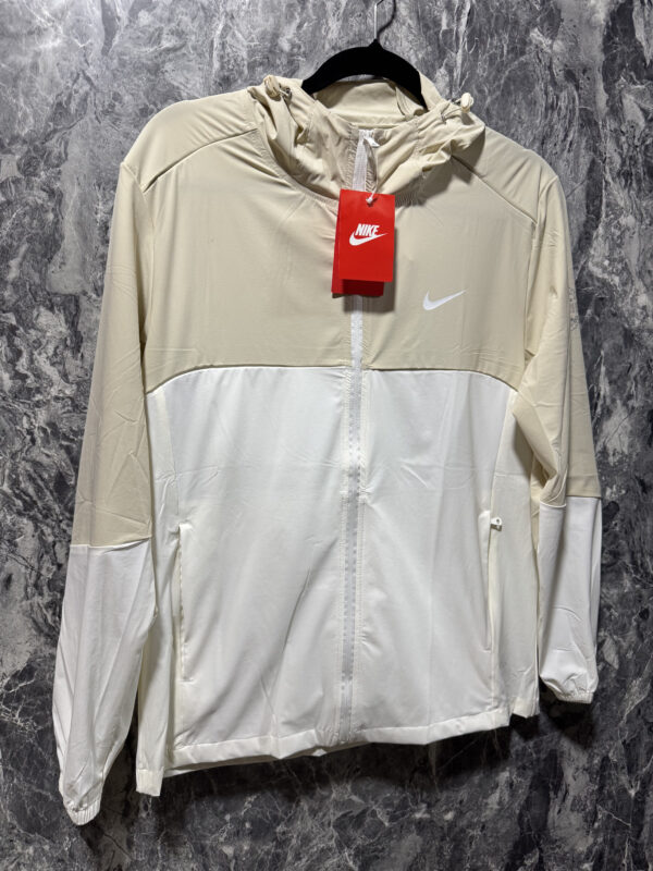 Chaqueta Deportiva Moderna y Versátil