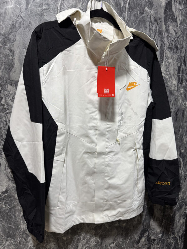 Chaqueta Deportiva Moderna y Versátil