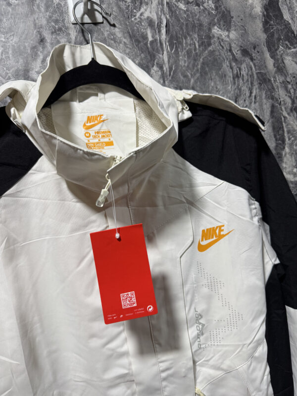 Chaqueta Deportiva Moderna y Versátil