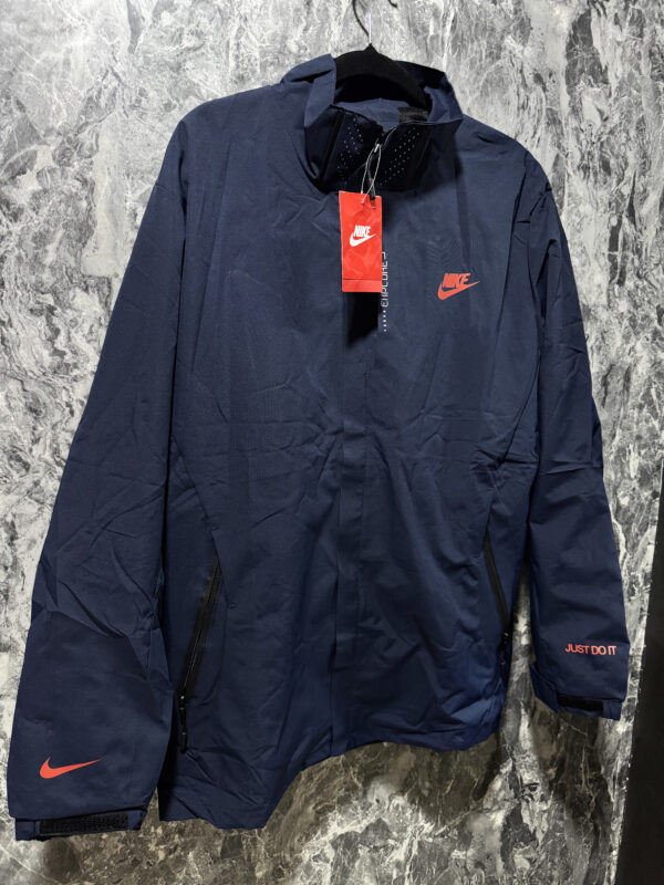 Chaqueta Deportiva Moderna y Versátil