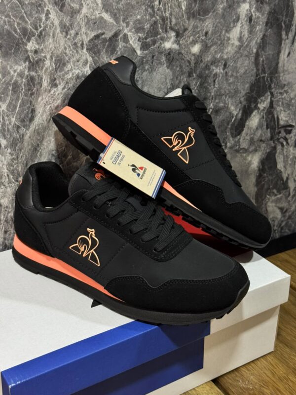 Le Coq Astra Neon